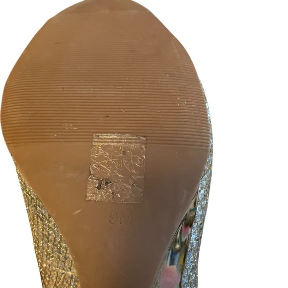 Le Chateau Silver Glitz Open Toe Wedge Heel Shoes- Size 9 - Picture 10 of 10